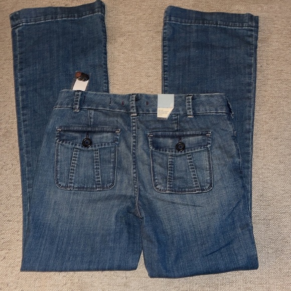 NWT GAP curvy, boot cut, low rise, stretch jeans - size 6 - Picture 2 of 5